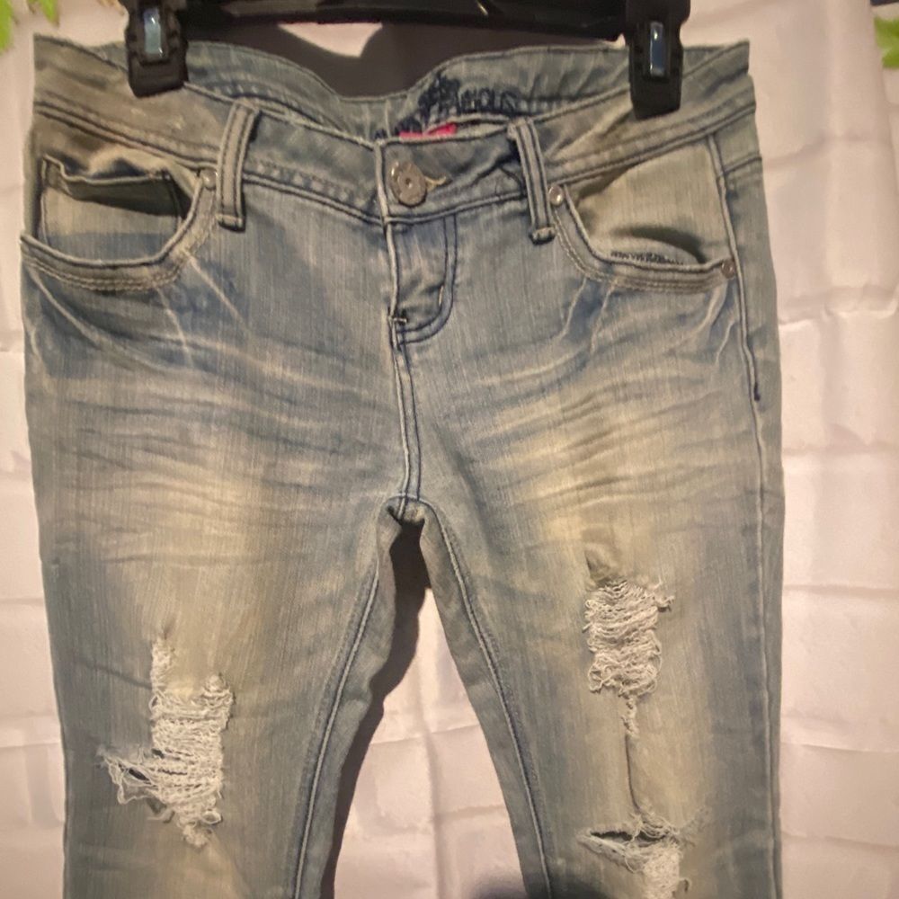 ALMOST FAMOUS LOW RISE JEANS - Picture 3 of 10